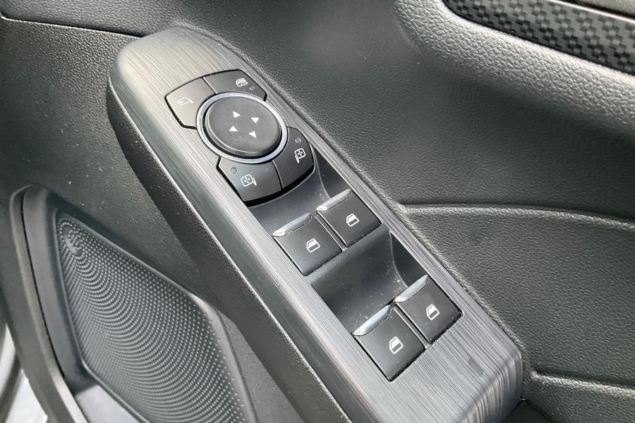 Ford KUGA Photo autoimg-83cef82b9f989e50911db66b5b972201680022fc.jpg