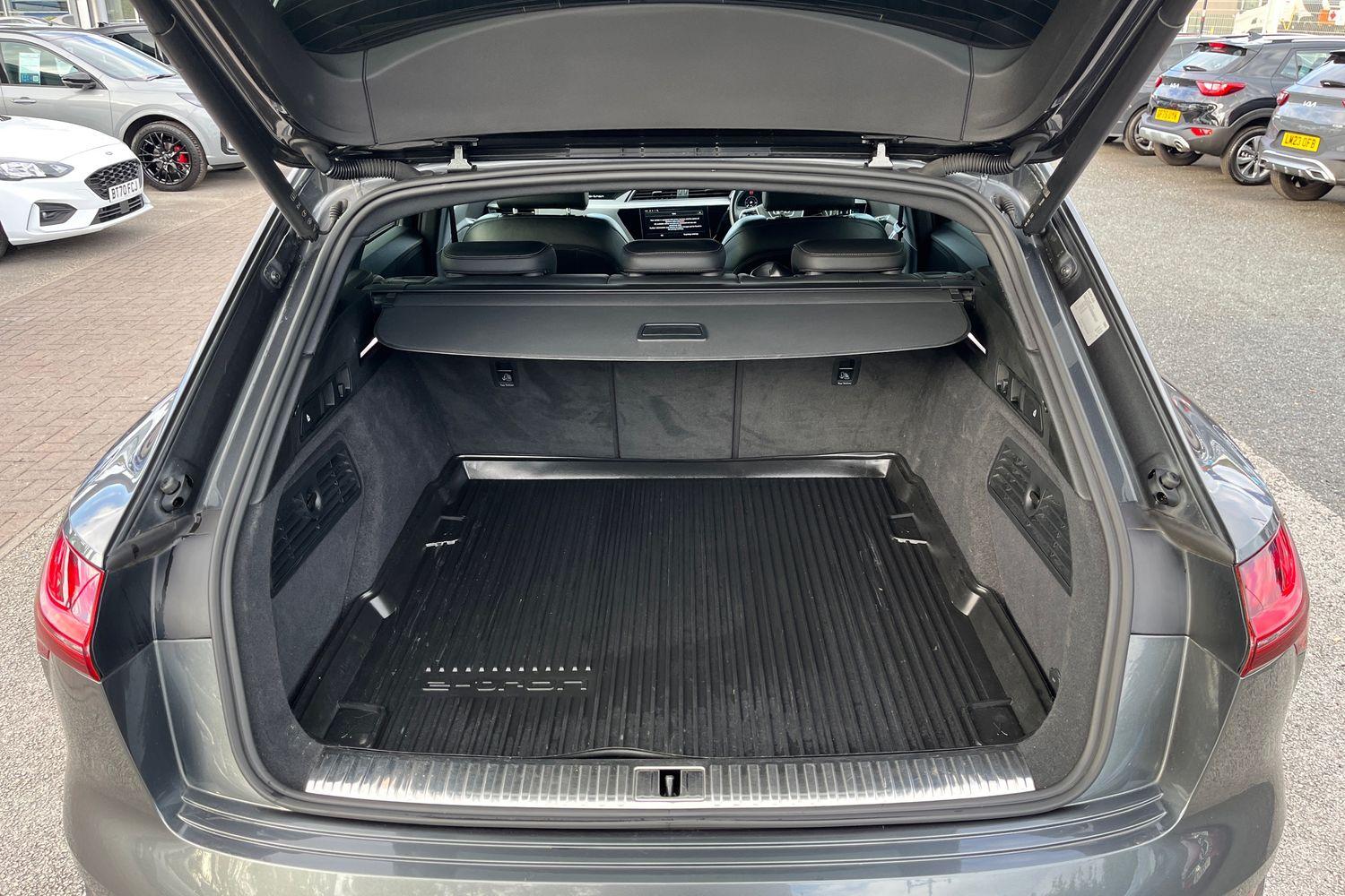 Audi e-tron Photo 20