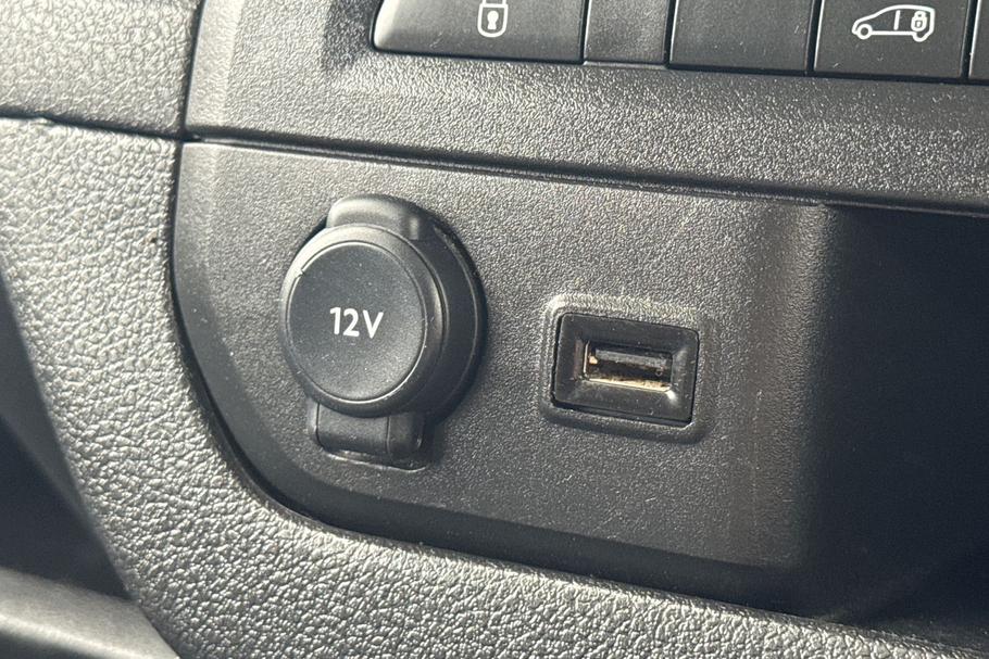 Used Vauxhall VIVARO DT73BWJ 27
