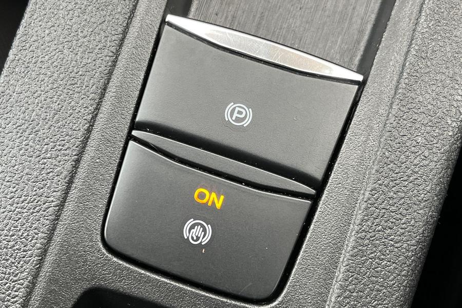 Ford Kuga Photo autoimg-83d9f694ef6b59c6d3c85d9b96ade709aea007fc.jpg