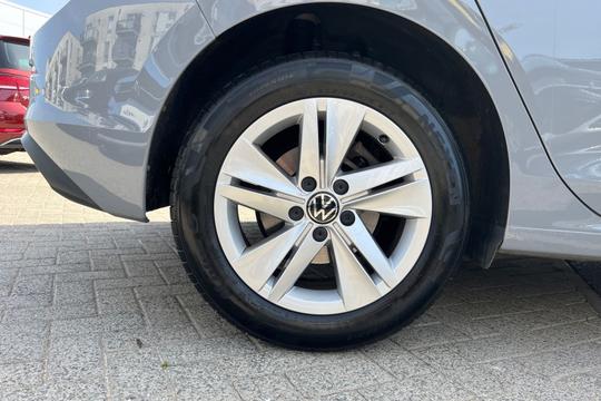 Volkswagen Golf Photo autoimg-83dae9028f1ae6078e4860bfb3bb3e44d85883f7.jpg