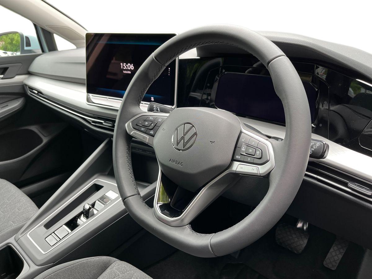 Volkswagen Golf Photo autoimg-83de4f7fa0837637c29cef1d138364830c354c9e.jpg