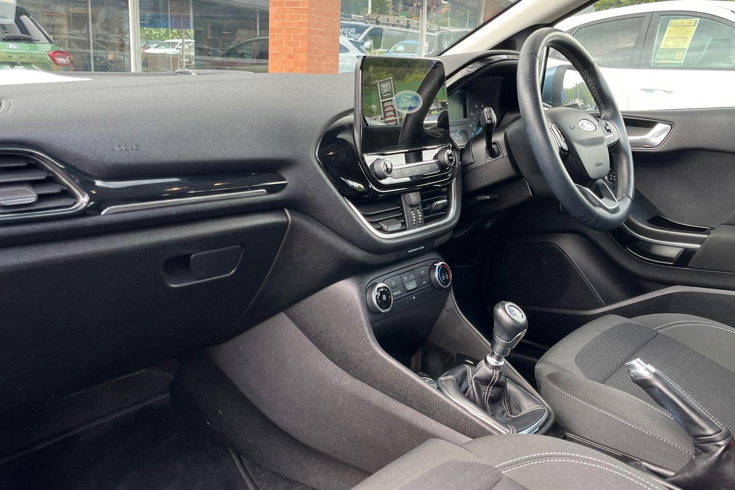 Ford Fiesta Photo 17