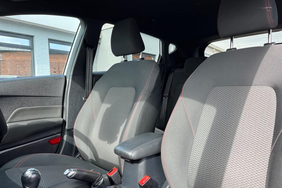 Ford FIESTA Photo autoimg-83eddf66e92116fc53864ebde3bd96a656040946.jpg