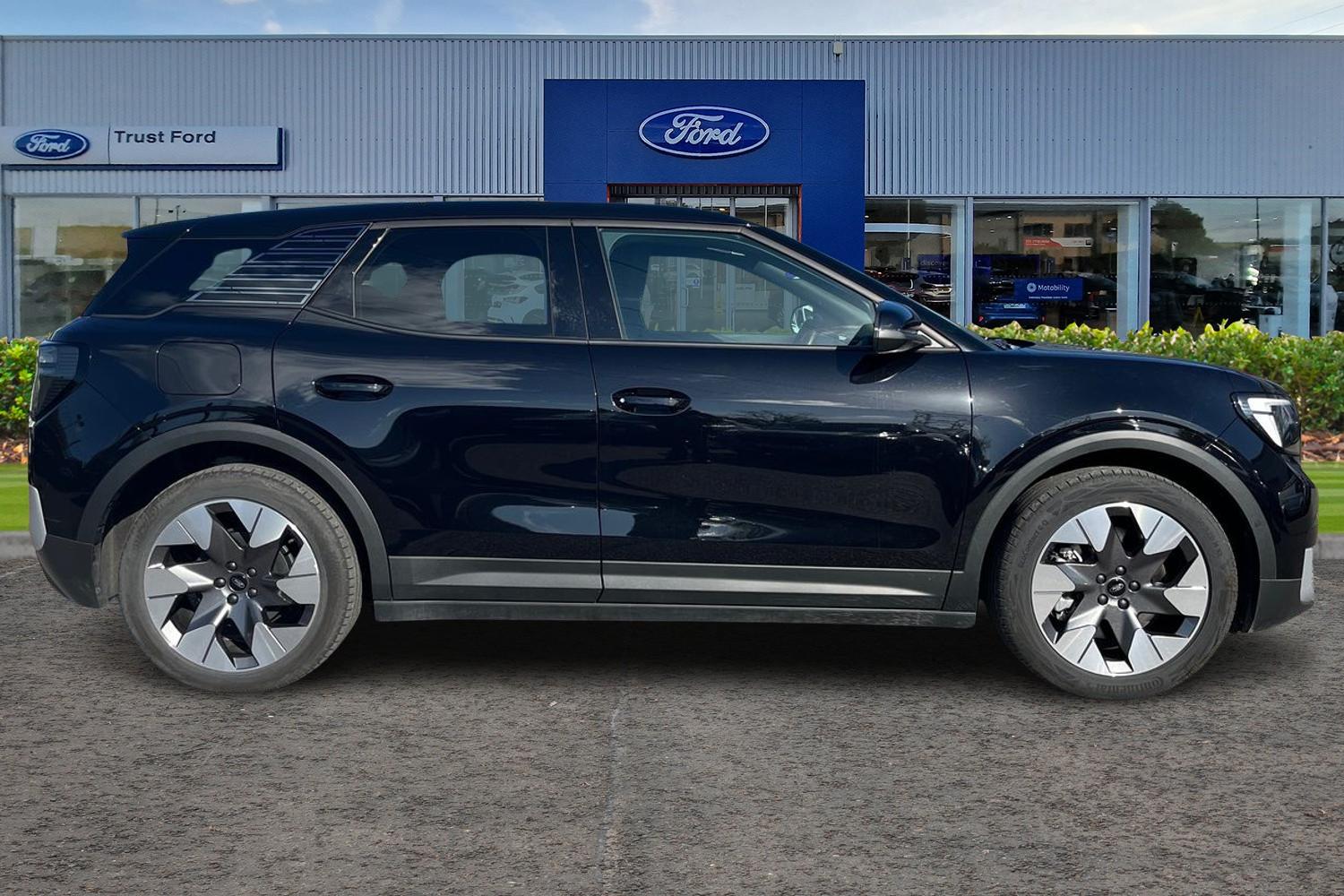 Ford Explorer Photo 2