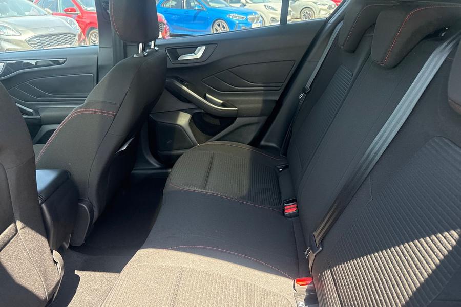 Ford FOCUS Photo autoimg-83ff44b52d1ed5a5008a4db787d6b46e0bb5fc23.jpg