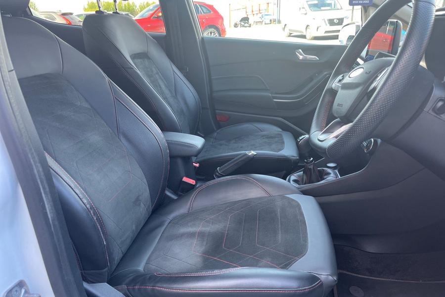 Ford FIESTA Photo autoimg-840268749a61bef5b0c6521005b0803bbd160a23.jpg