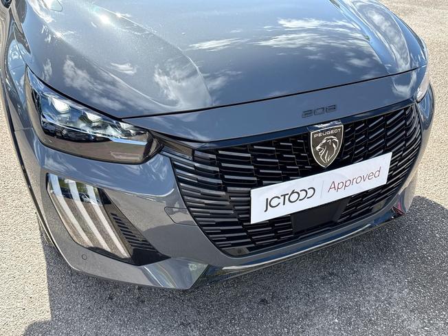 PEUGEOT E-208 Photo 30
