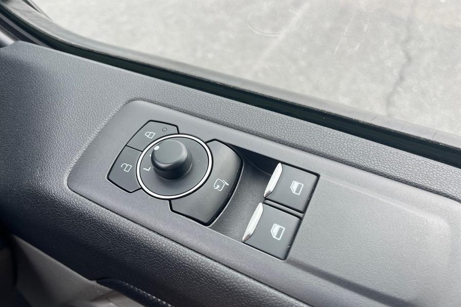 Ford TRANSIT CUSTOM Photo autoimg-8409e1b3cd0d126b6fec000f9e15a243fc5a2c77.jpg