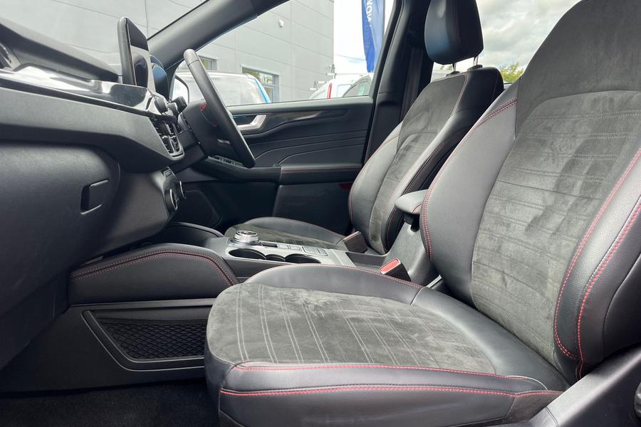 Ford KUGA Photo autoimg-840b22fd8eee5a7d92926bc87187045675be3294.jpg