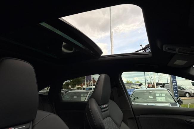 Audi Q6 e-tron Photo 34