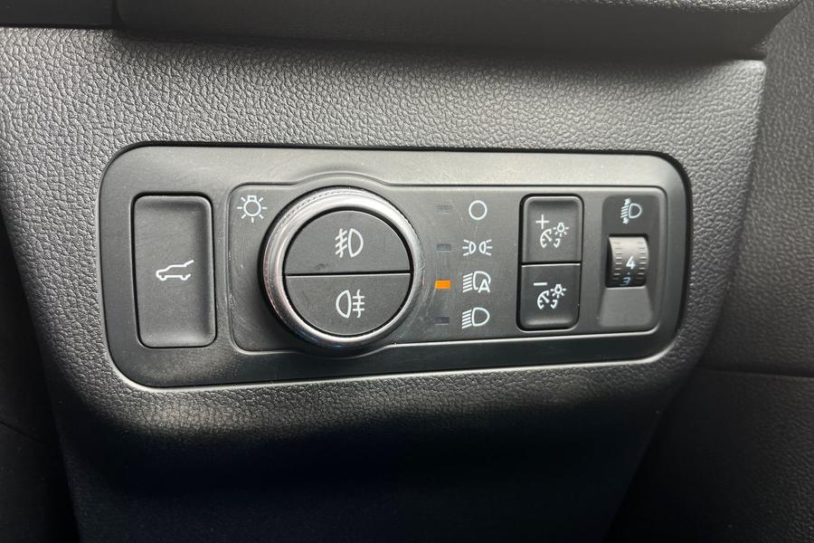 Ford Kuga Photo autoimg-841501c0b1d9aed1236968a6d163cf854766d95b.jpg