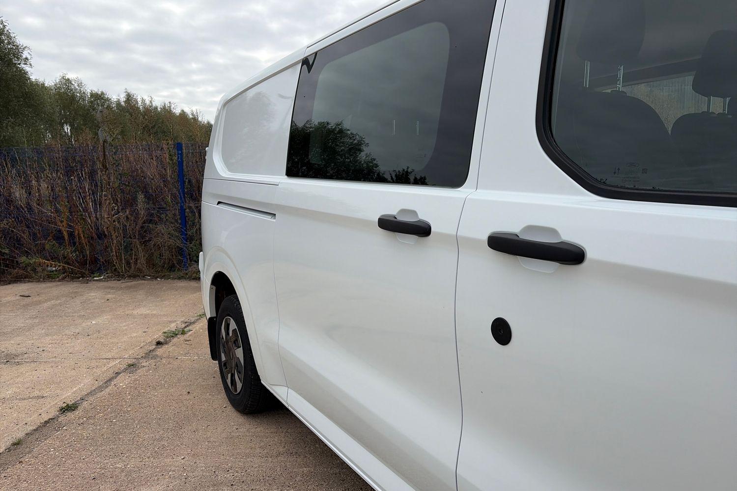 Ford TRANSIT CUSTOM Photo 27