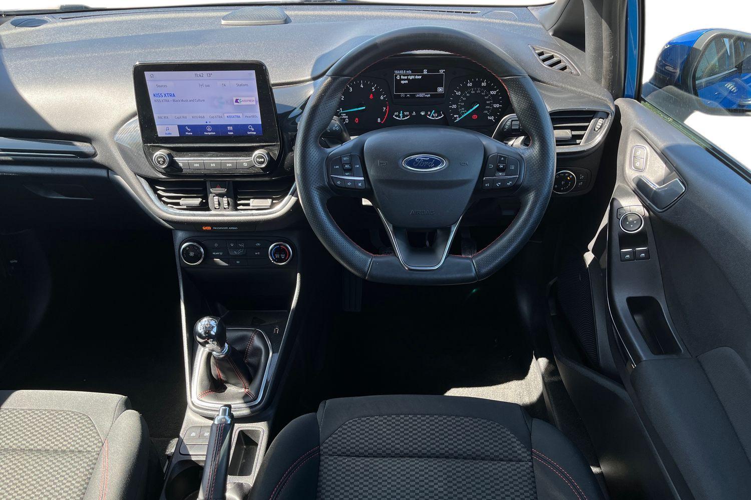 Ford FIESTA Photo 10