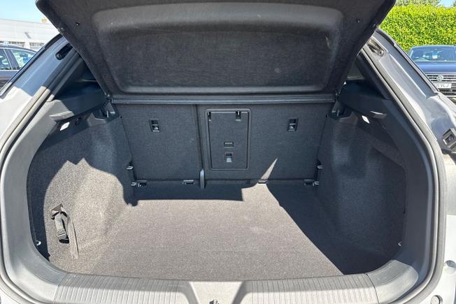 VOLKSWAGEN ID.4 Photo 12