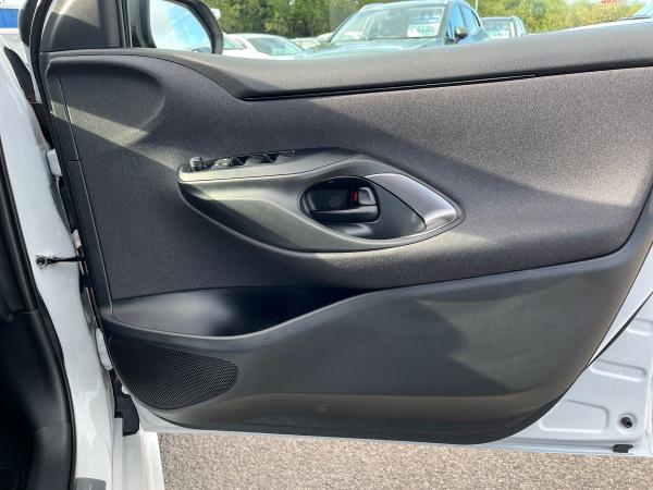 Toyota Yaris Photo autoimg-8421b94087328b7bc7ba9818bf41eb2166013e9a.jpg