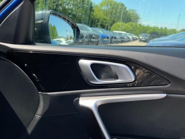 Kia Ceed Photo autoimg-8429a4925e210706544899464259e1a7a60eb434.jpg