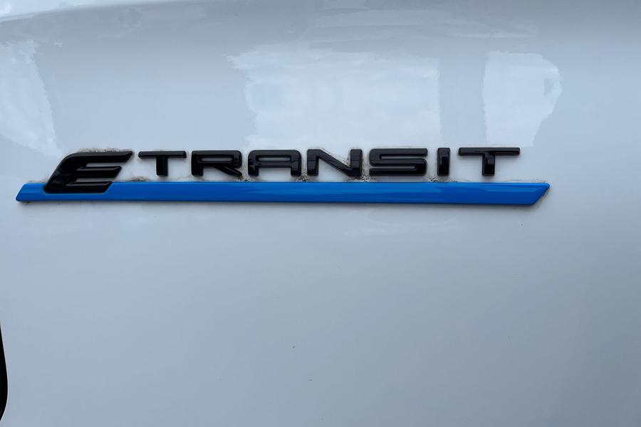 Ford E-TRANSIT CUSTOM Photo autoimg-8429b3921b1a0dc8d66c1611140c3102f3ea4331.jpg