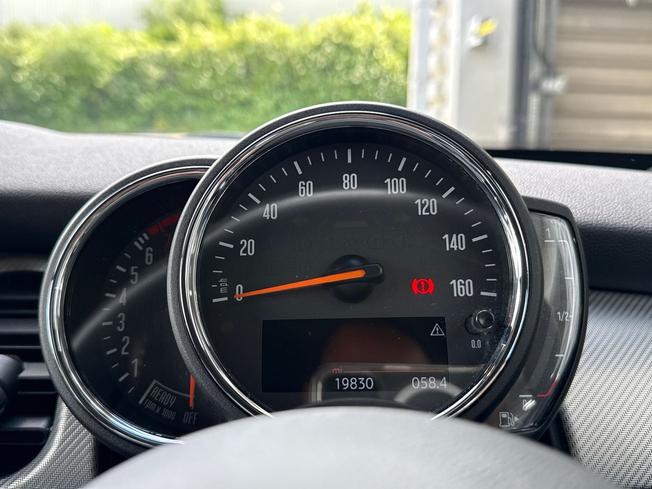 MINI Hatch Photo 15