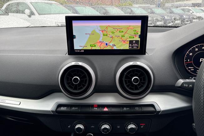 Audi Q2 Photo 13
