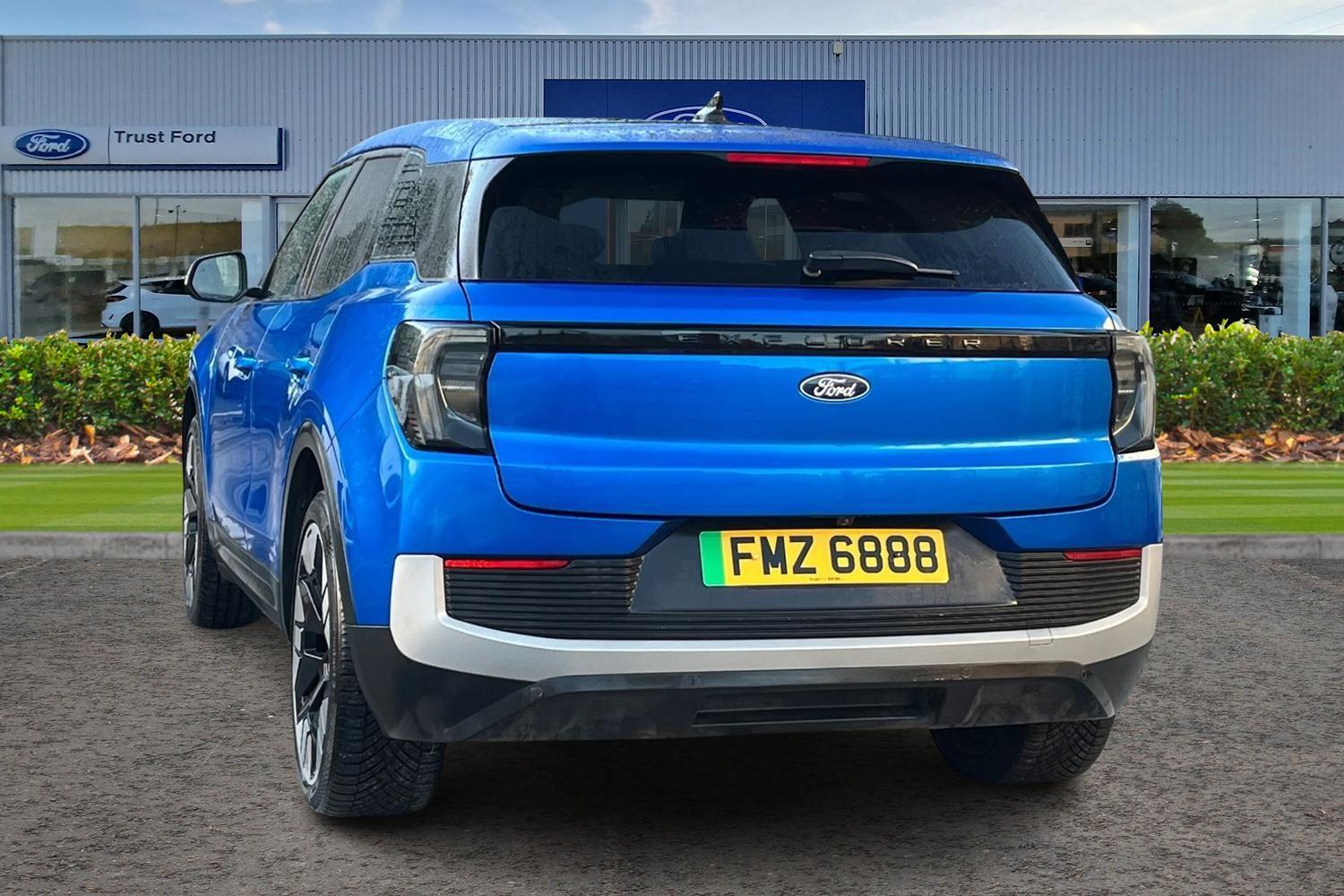 Ford EXPLORER Photo 1