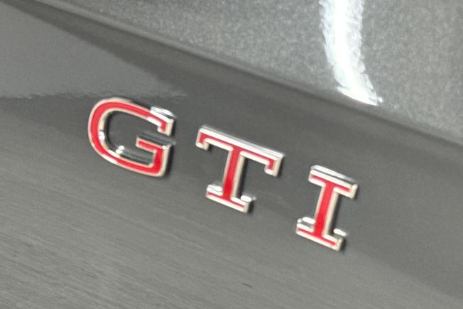 VOLKSWAGEN Golf Photo 32