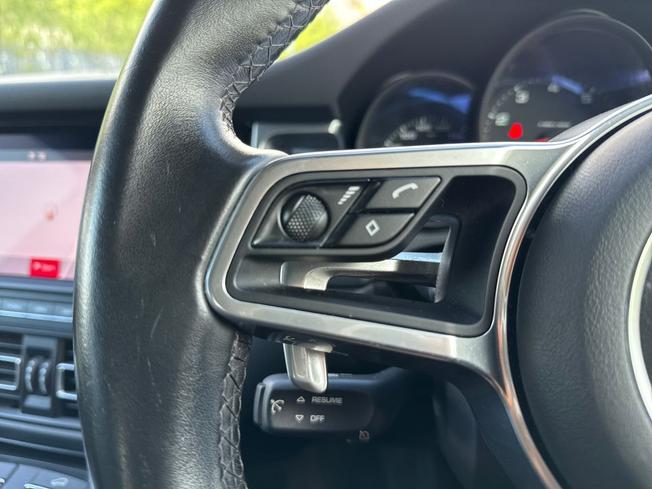 PORSCHE Macan Photo 16