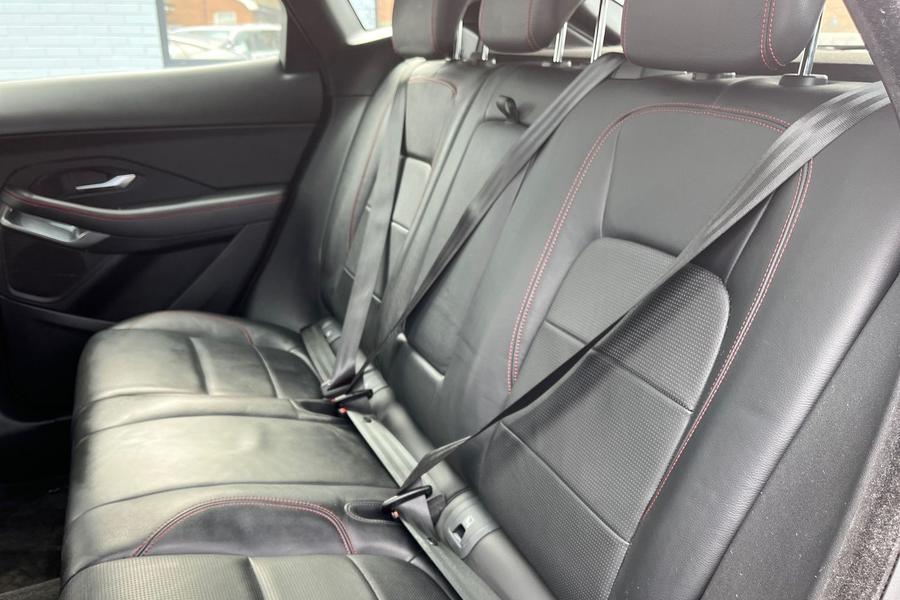 Jaguar E-PACE Photo autoimg-843f1d62e3d9b162aafbf7f97e2d7234a297fa49.jpg
