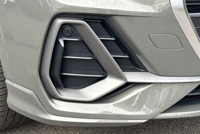 AUDI Q3 Photo 21