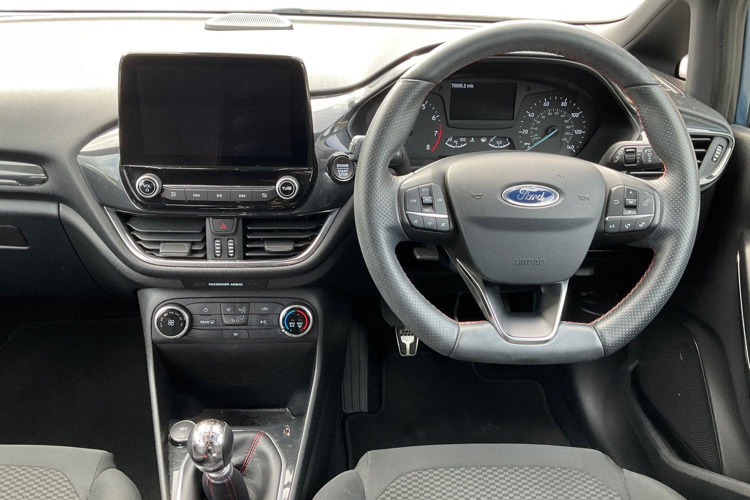 Ford FIESTA Photo 10
