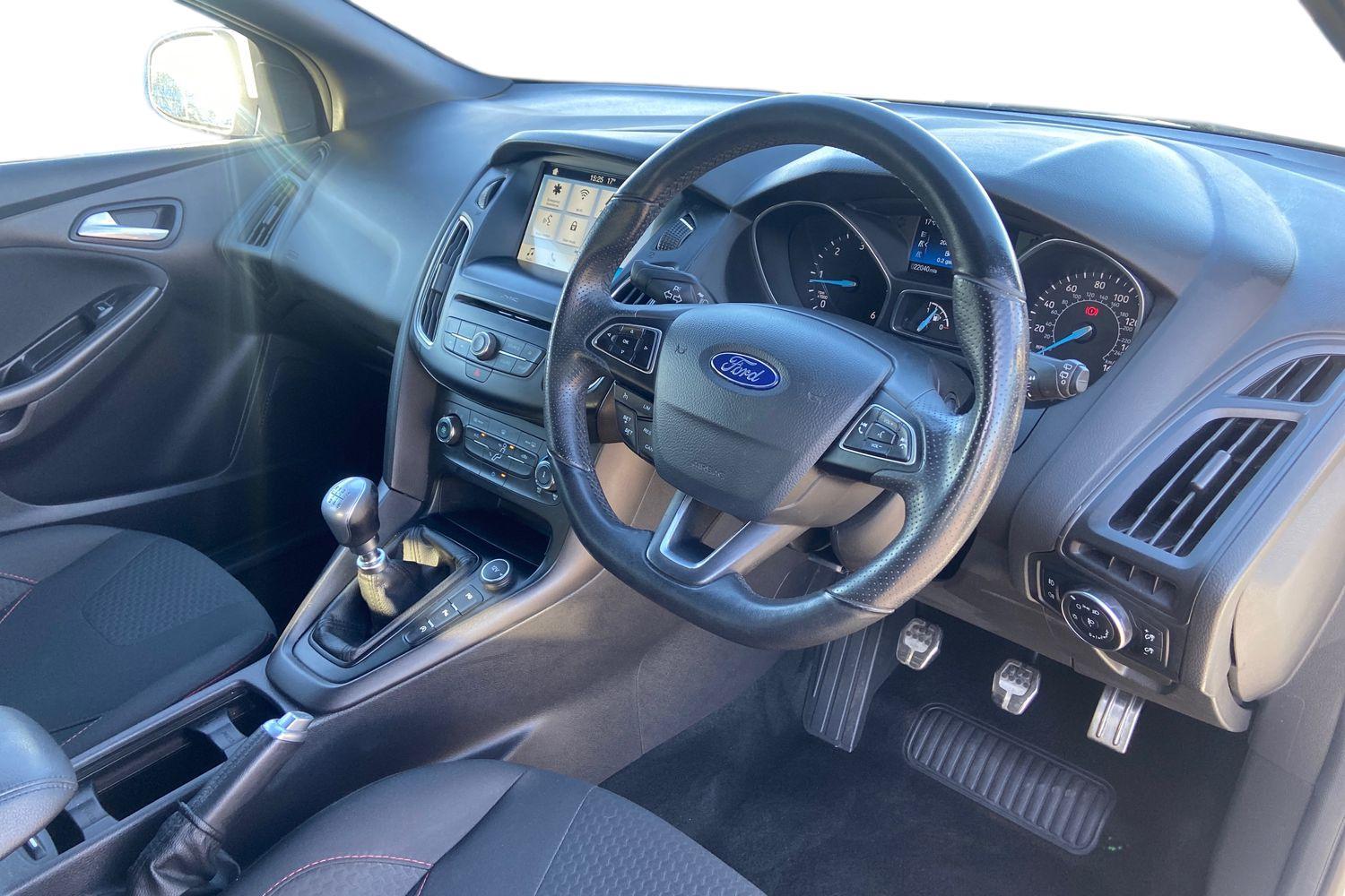Ford FOCUS Photo 8