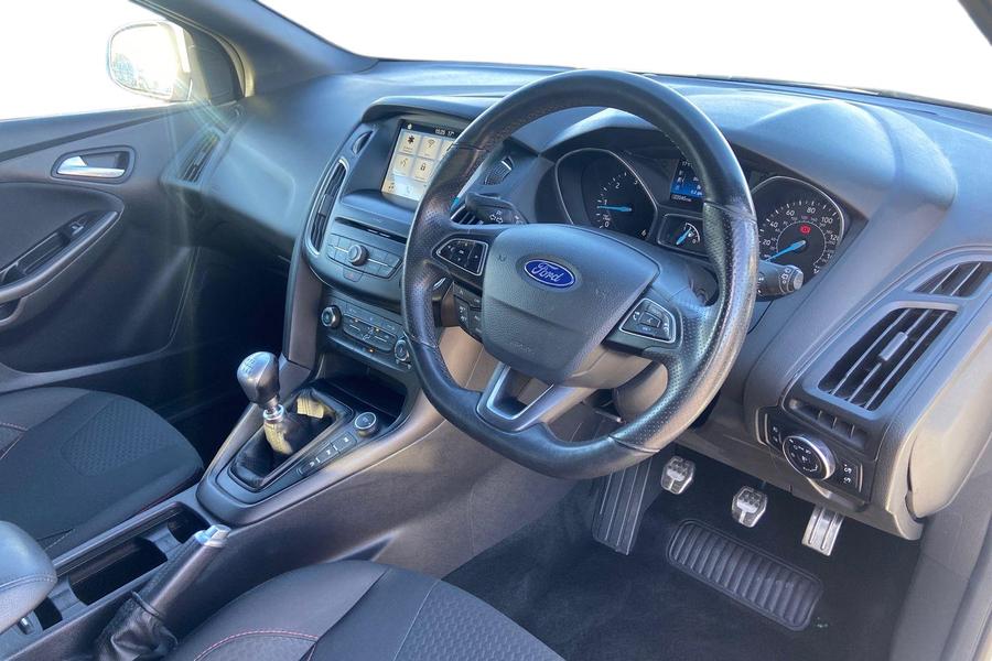 Ford FOCUS Photo autoimg-84484071a69f1fc64271369d93a416813e22da30.jpg