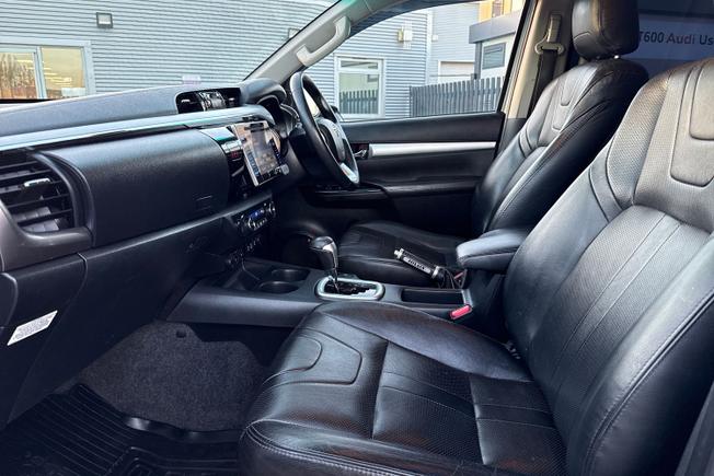 TOYOTA Hilux Photo 48