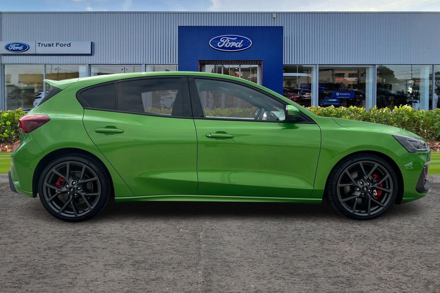 Ford FOCUS Photo 2