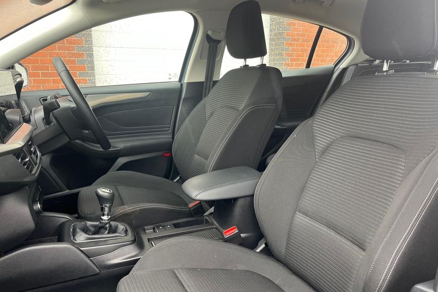 Ford Focus Photo autoimg-845610d8445f8dbb4208f0ca0f9f0f5afc1a6ca1.jpg