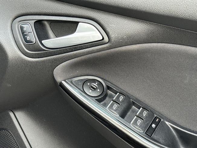 FORD Focus Photo 49