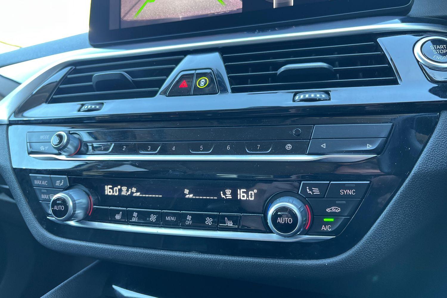 BMW 5 SERIES Photo 21