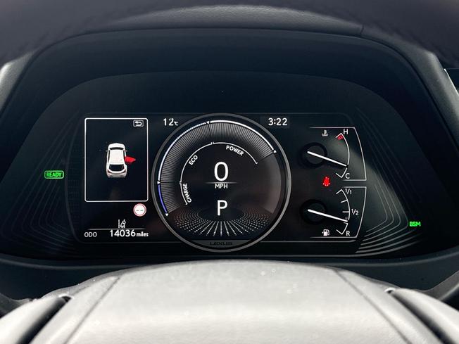 LEXUS Ux Photo 15