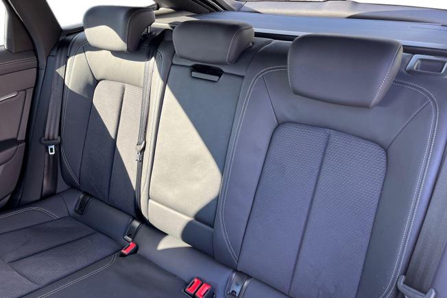 AUDI A6 Avant Photo 9