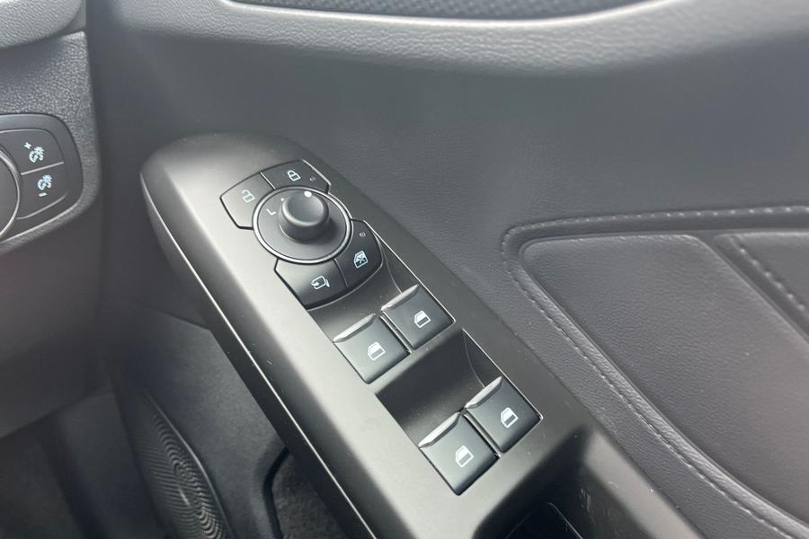 Ford FOCUS Photo autoimg-84650564b4675afcf50cd0153f6322e689c071fc.jpg