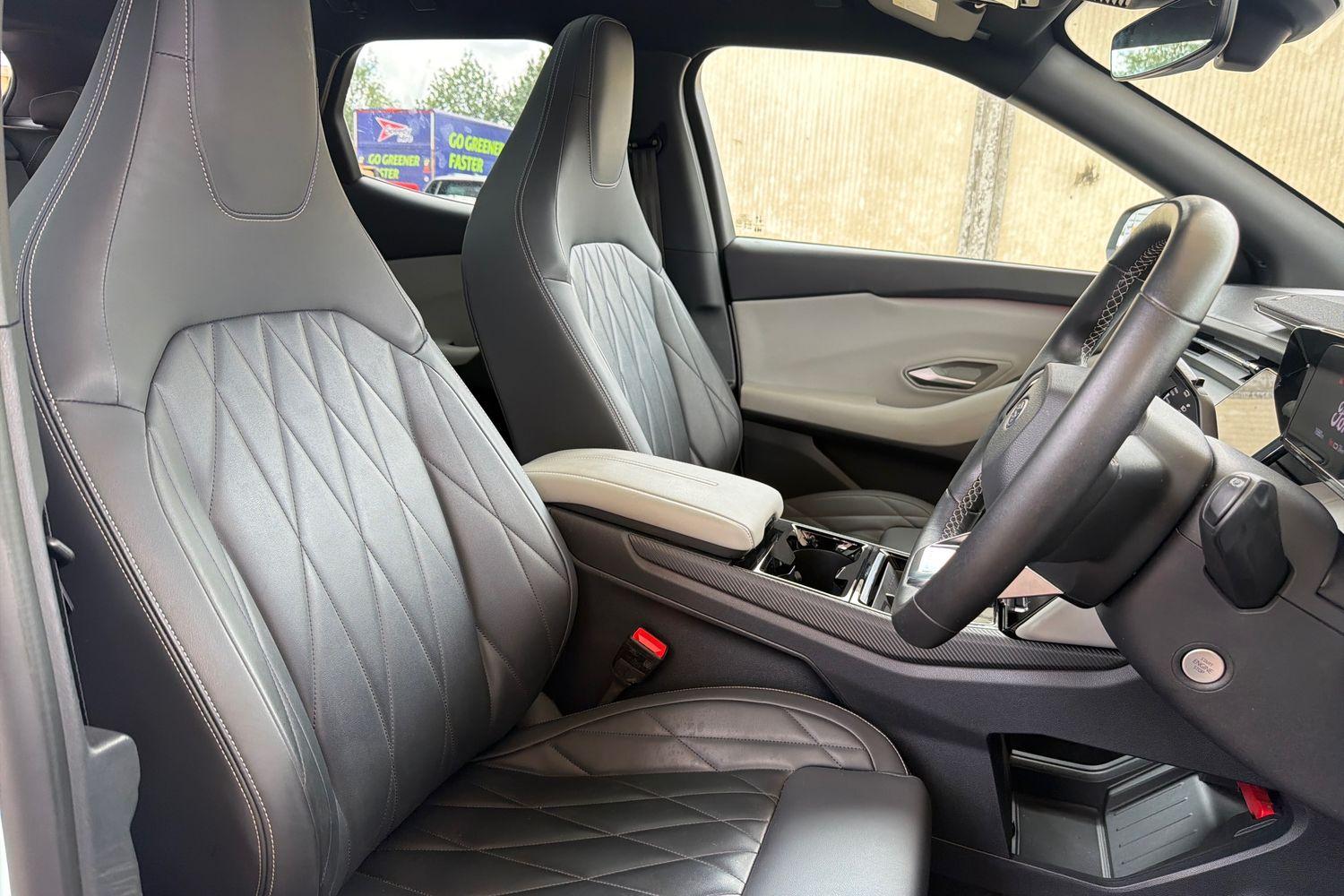 Ford Explorer Photo 16