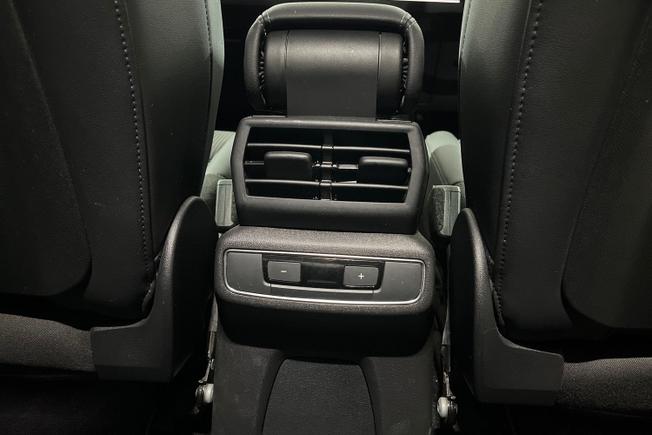 AUDI Q4 e-tron Photo 28