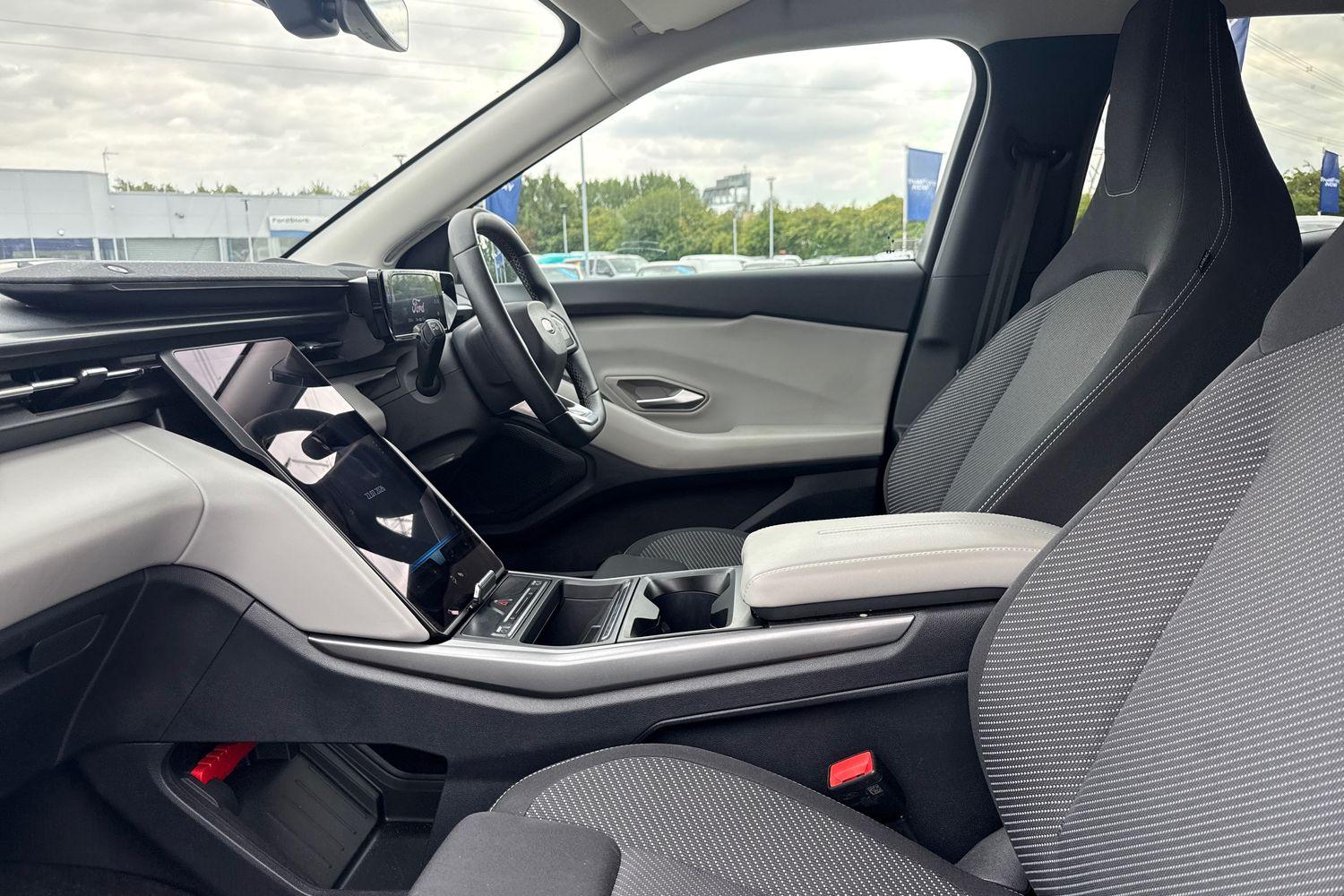 Ford EXPLORER Photo 18
