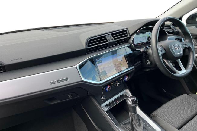 AUDI Q3 Photo 2