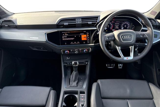 AUDI Q3 Photo 11