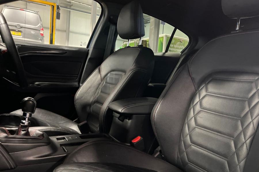 Ford FOCUS Photo autoimg-848c0b5068997511d4fb759bfeff8638854e50f5.jpg