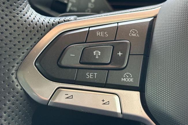 VOLKSWAGEN Tiguan Photo 16
