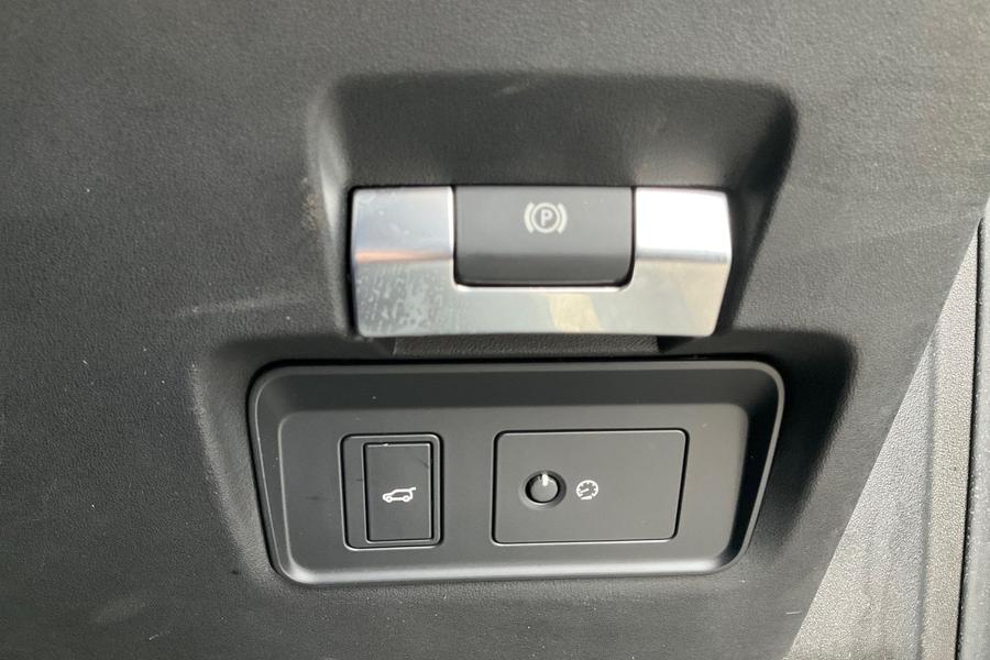 Land Rover Discovery Sport Photo autoimg-8493a6b034cf8ad7c88d1226f5755a5f4cedf886.jpg