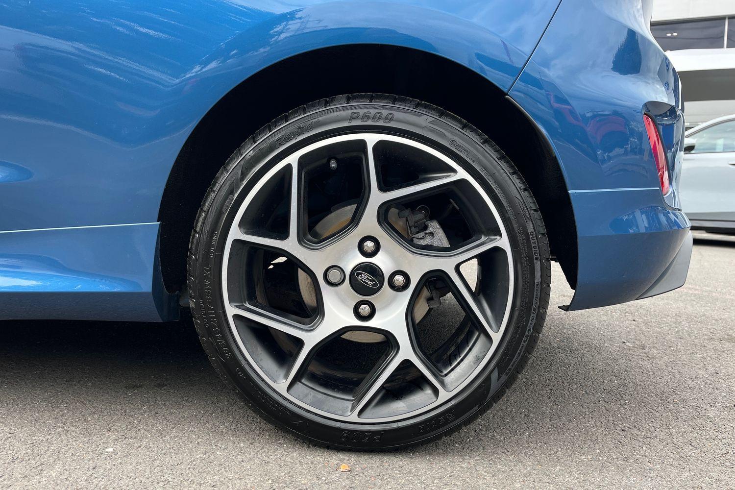 Ford FIESTA Photo 7