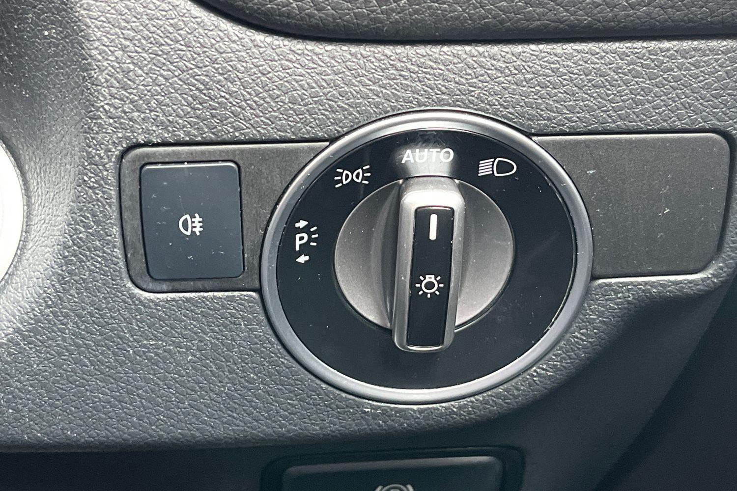 Mercedes-Benz CLA Photo 32